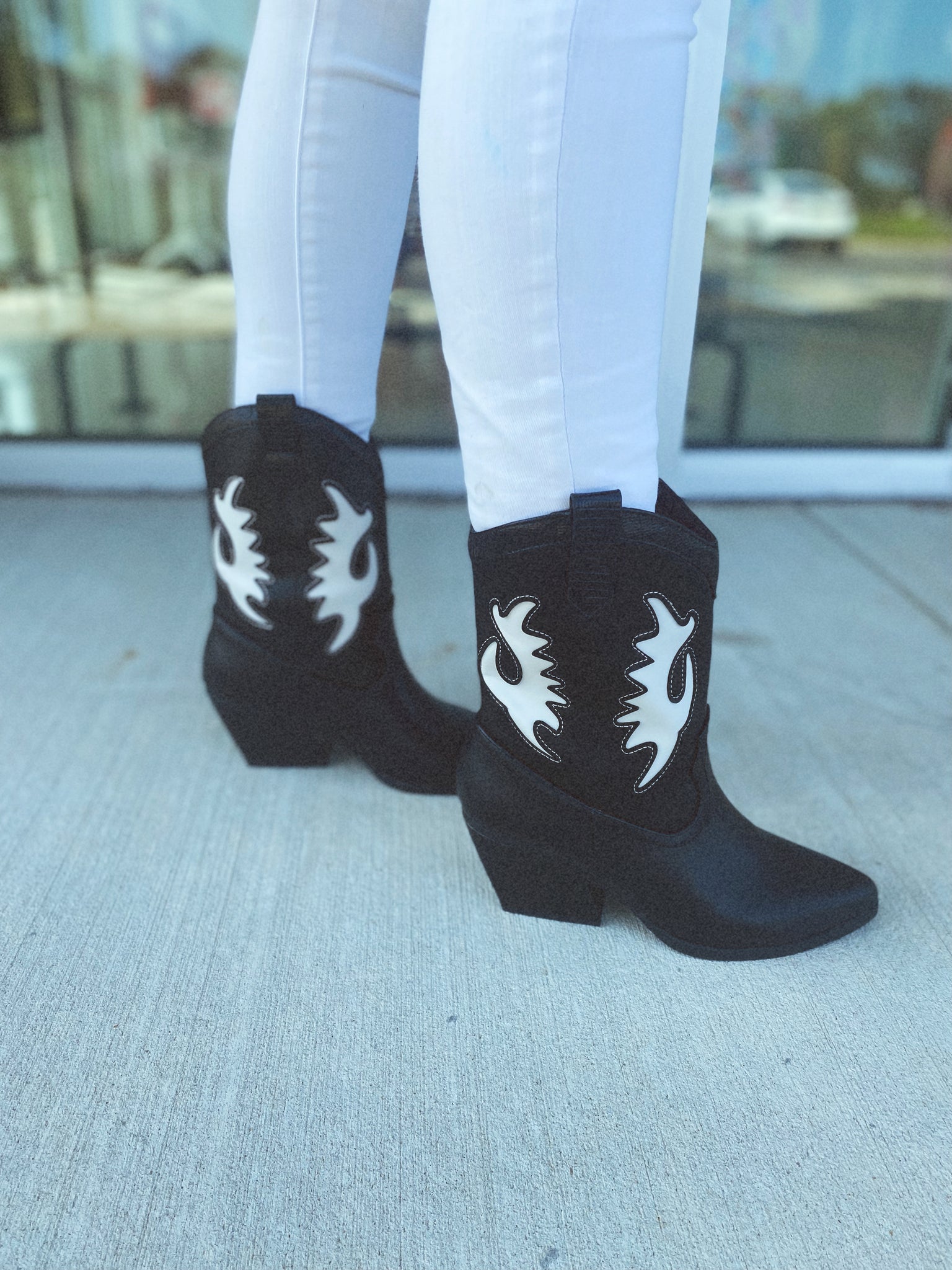 Loca Bootie// Black