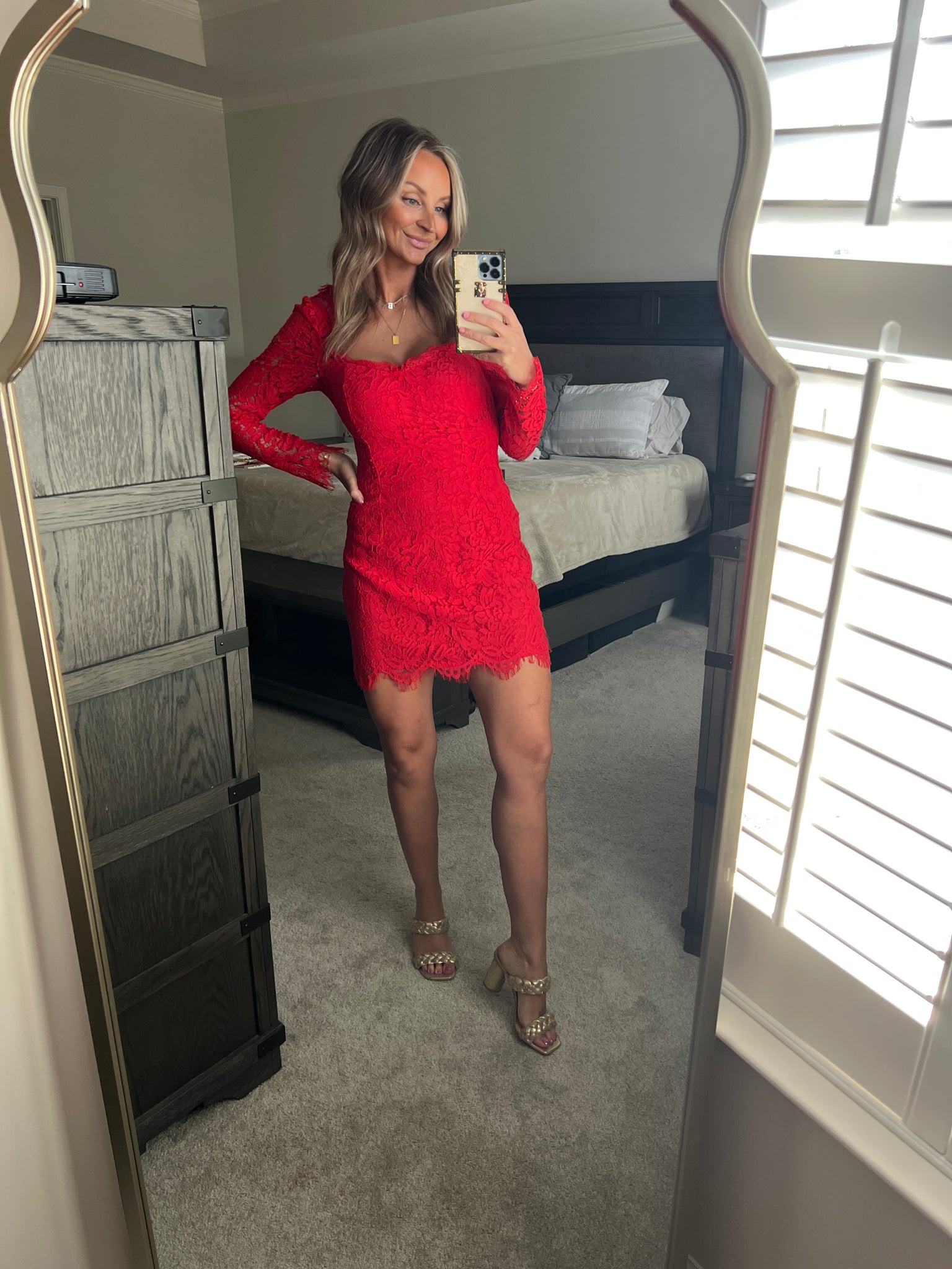 Lady In Lace Dress// Red